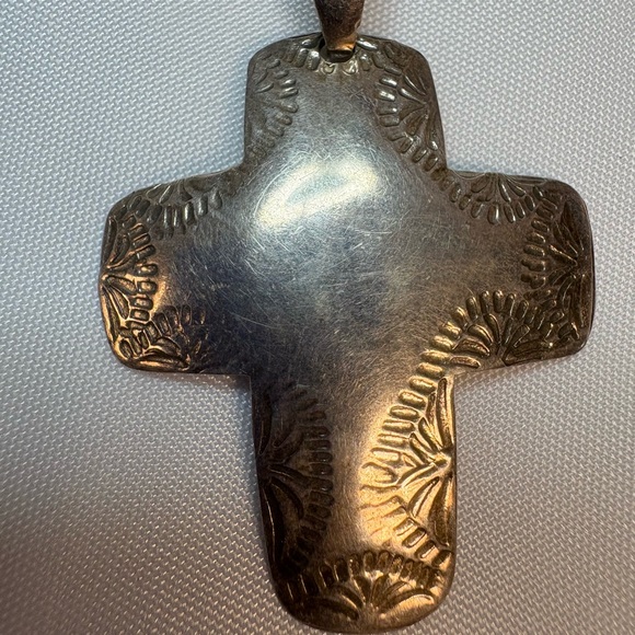 STERLING SILVER CROSS PENDANT - Picture 5 of 6